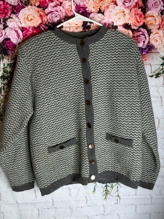 Alfred Dunner Sweaters - Alfred Dunner Gray & White Zigzag Knit Cardigan